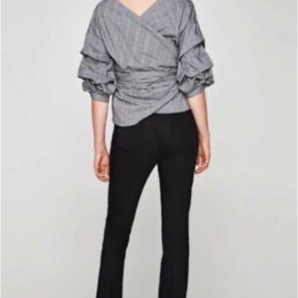 Zara checkered wrap blouse medium size
Brand New with tag - Picture 3 of 3